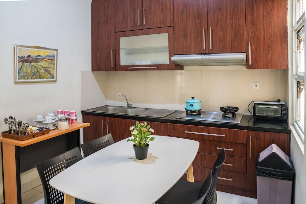 Legreen Suite Gatot Subroto Jakarta Exteriör bild